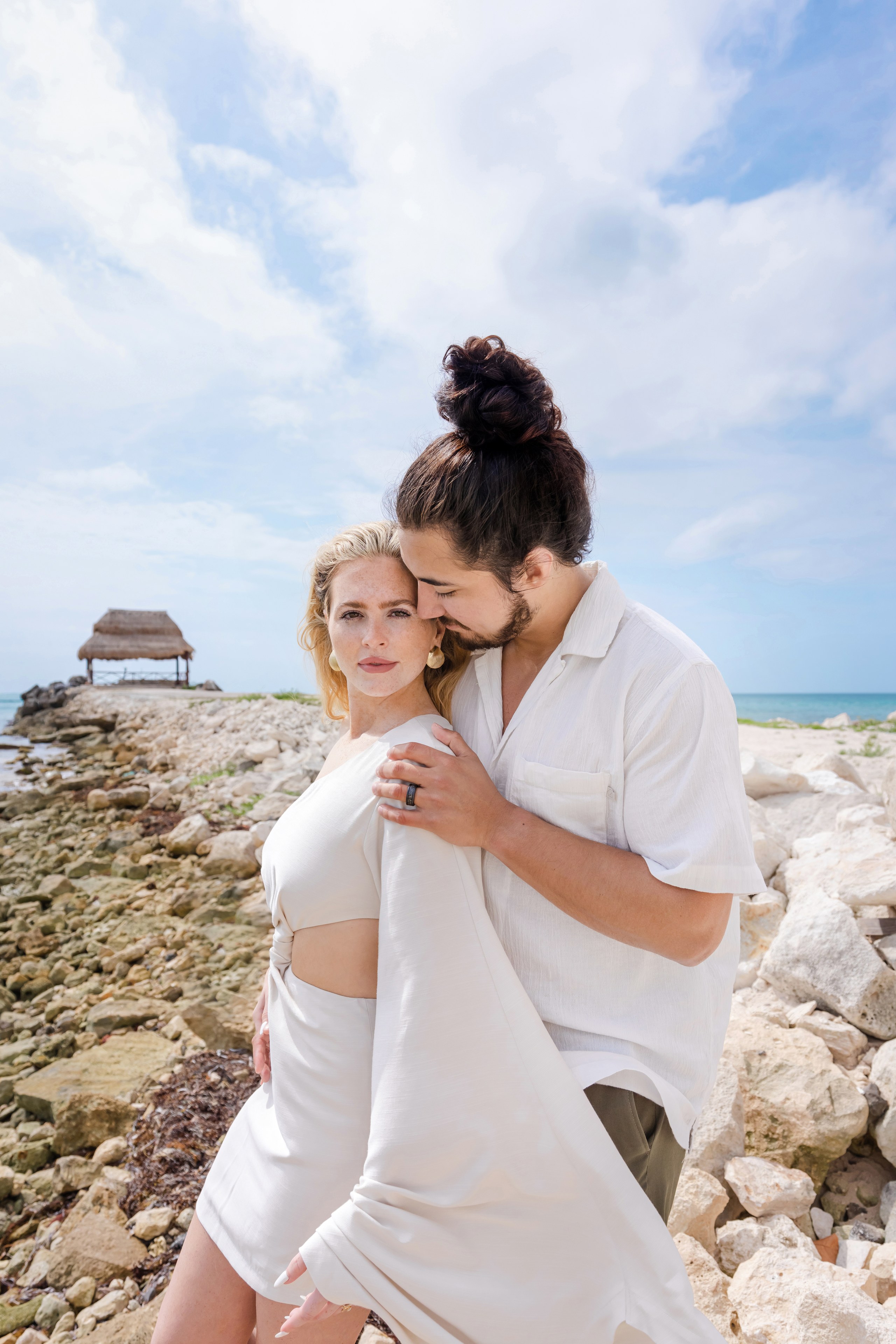 Couple resort terrace portrait Cancún IVAE Studios wedding photography Mexico