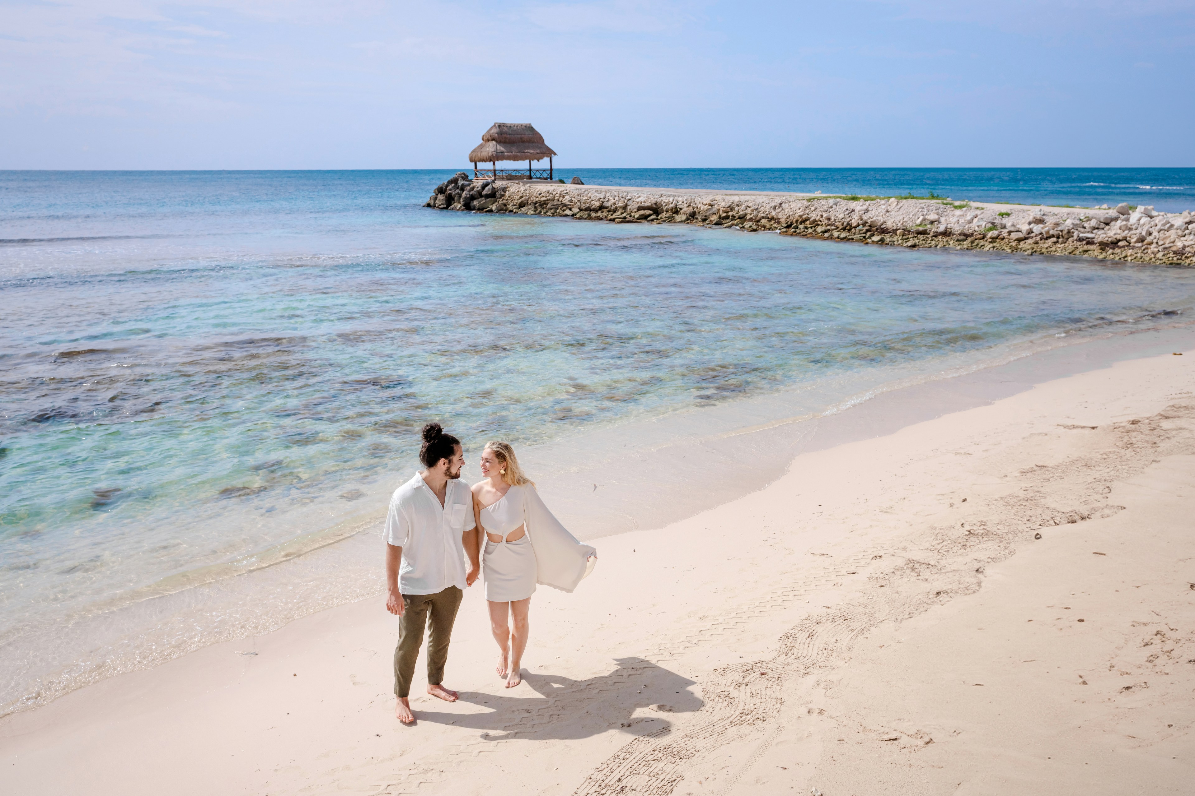 Couple at Cancun Hotel Zone all-inclusive resort during golden hour photoshoot by IVAE Studios