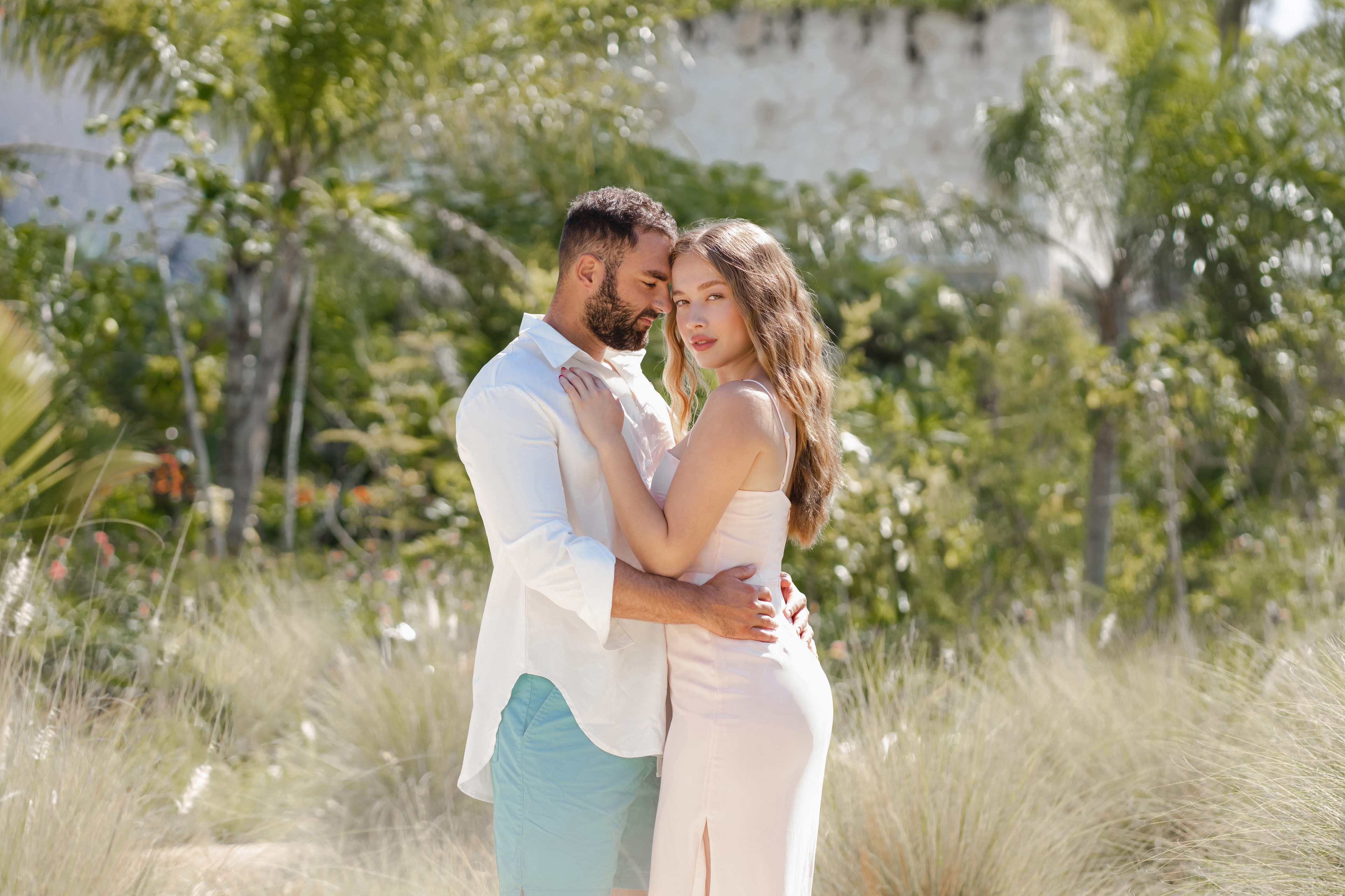Couple at Playa Mujeres during a luxury beach session by IVAE Studios