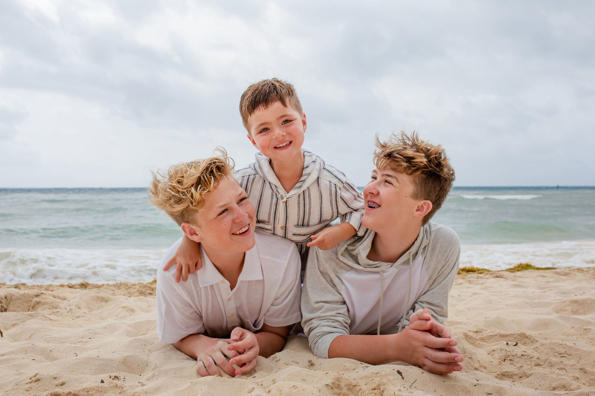 Multi-generational family portrait at Canc&uacute;n golden hour, IVAE Studios
