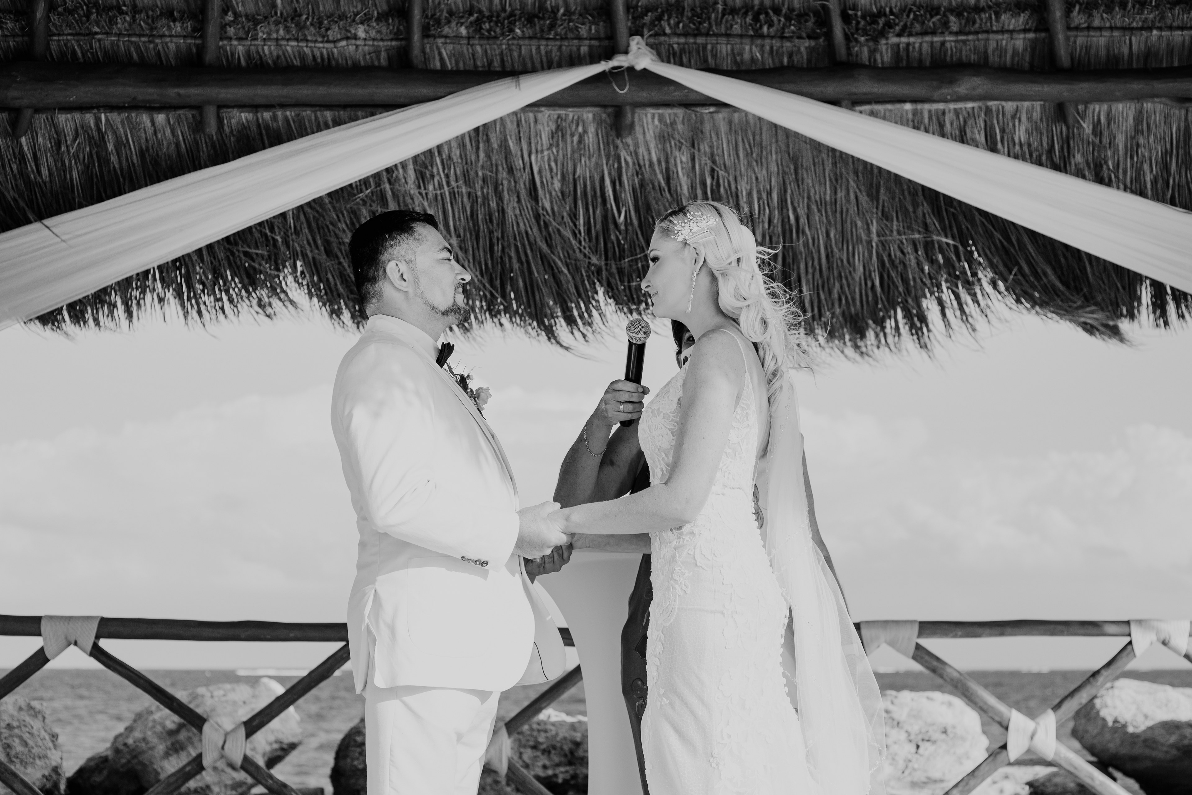 Wedding ceremony altar moment Cancún Hotel Zone IVAE Studios