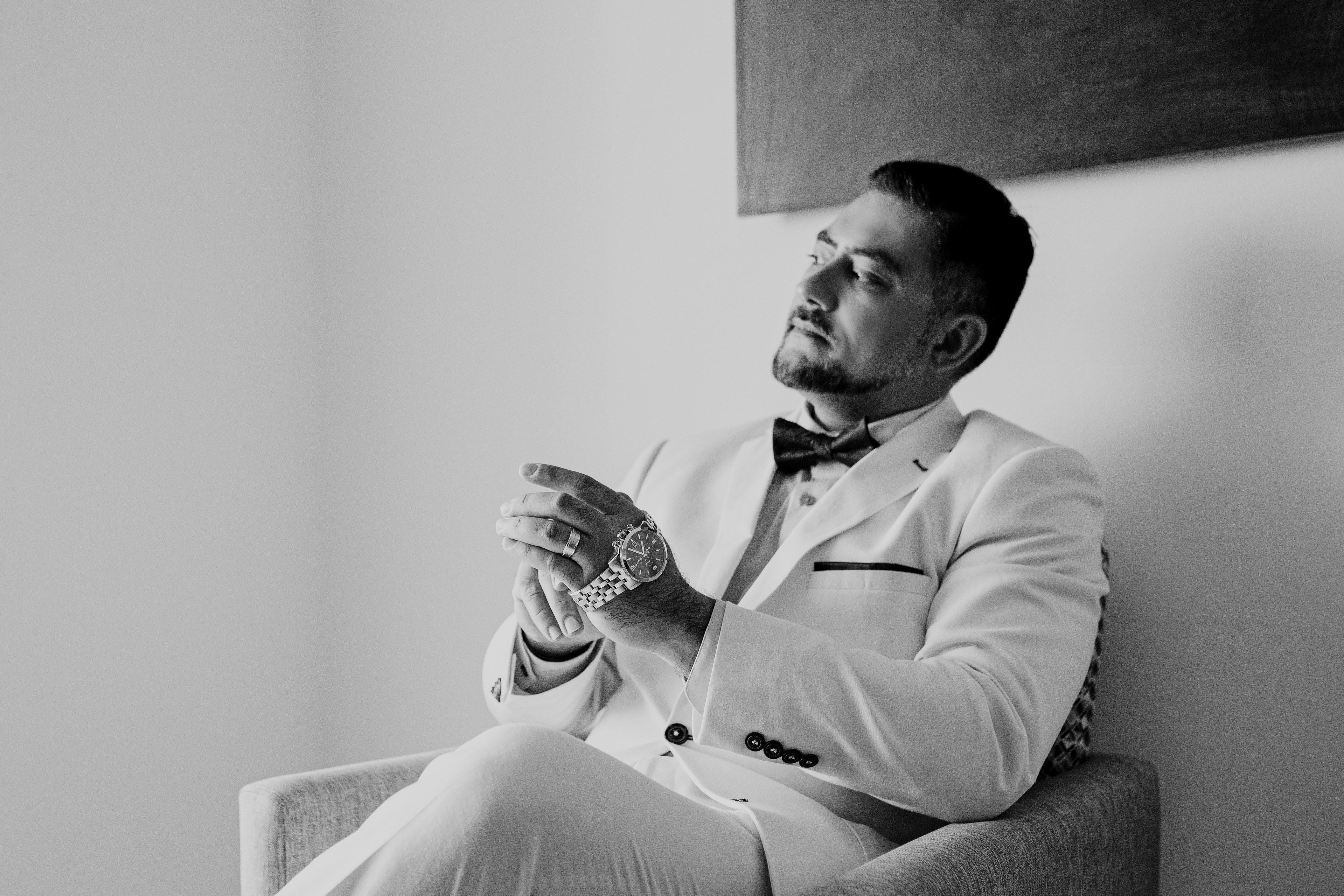 Groom dancing reception Cancún beach IVAE Studios sample wedding photos