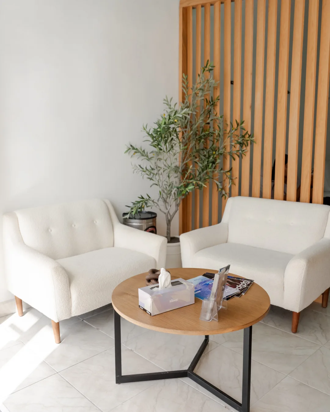 Regeneris Therapy lounge in Cancun with white armchairs, photographed by IVAE